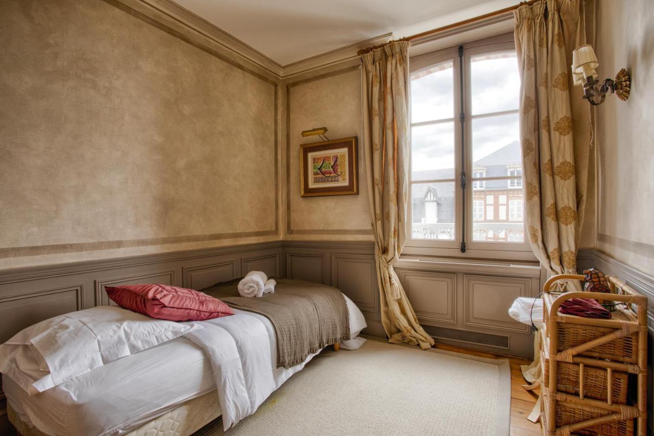 דוביל Luxurious 4 Bedroom Duplex, 200M From Place Morny מראה חיצוני תמונה