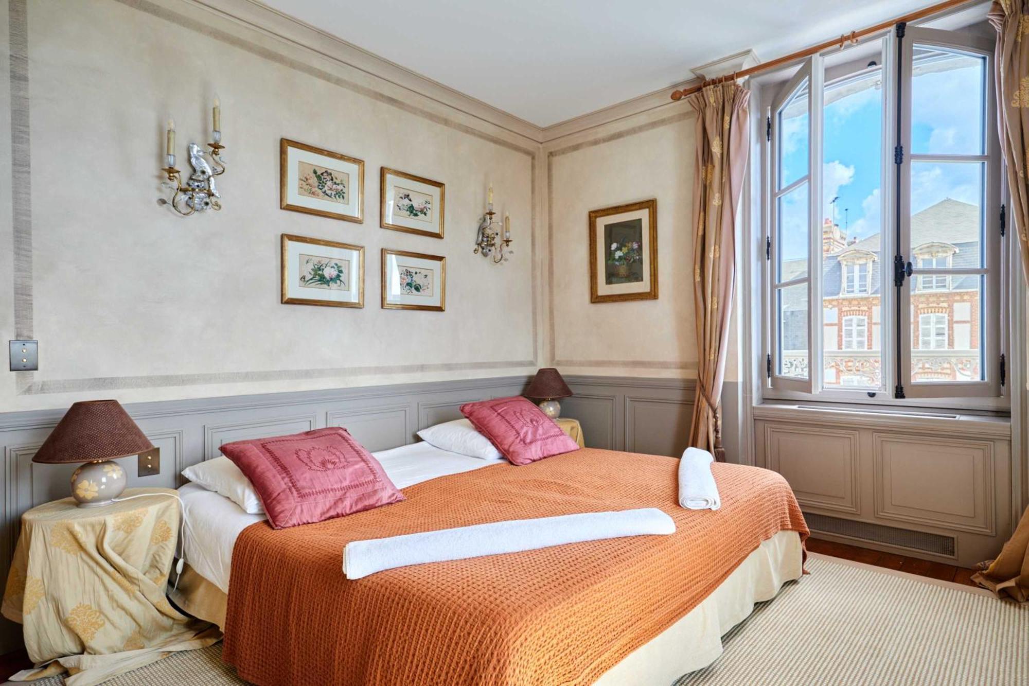 דוביל Luxurious 4 Bedroom Duplex, 200M From Place Morny מראה חיצוני תמונה